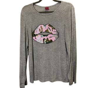 Melissa Masse Gray Long Sleeve Top with Sequin Lips Design sz L
